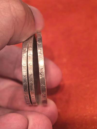 欧洲银章、铜章，大优惠起拍价都是银价计算 西班牙双柱币三个品相极好，三个一起拍，起拍价格小于银价