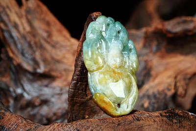 上海都达杂项专场102【全场包邮】  天然冰绿翡翠（A货）精雕《佛手》挂件 98-17