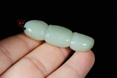 上海都达杂项专场103【全场包邮】  天然和田玉精雕《莲藕》挂件 附鉴定证书70-167