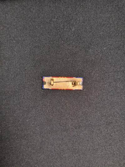 东亚欧洲主题杂货徽章勋章拍卖⑩ （五一大拍350+） 朝鲜三级国旗 略