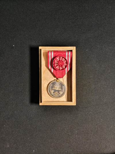 东亚欧洲主题杂货徽章勋章拍卖⑩ （五一大拍350+） 日本赤十字金色社员章（银的但不是纯银）