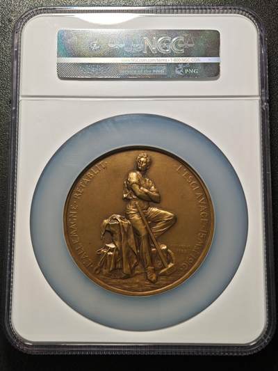 【德藏】世界币章拍卖第171期（拍品征集中~欢迎藏友联系）  1916年 比利时一战抵抗德国占领及驱逐工人阶级70mm纪念大铜章 NGC MS63 细节刻画细致 人物极其传神 大盒封装