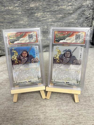喜灰玩卡拍卖第八期，接拍品0佣金，欢迎送拍，释放现金流，让自己有资金可以购买更多喜欢的卡牌，让别的卡友能淘到更多心仪的卡牌 【限编爆金】卡德曼 三国演义 李云中老师绘 张飞 限编 021/066编 张飞银背029/036编 折光粗闪 爆金一对