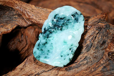 上海都达杂项专场102【全场包邮】  天然花青种翡翠（A货）精雕《松龄鹤寿》挂件 98-12