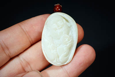 上海都达杂项专场102【全场包邮】  天然和田玉精雕《招财弥勒》挂件98-62