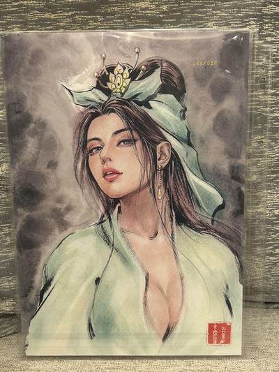 喜灰玩卡拍卖第八期，接拍品0佣金，欢迎送拍，释放现金流，让自己有资金可以购买更多喜欢的卡牌，让别的卡友能淘到更多心仪的卡牌 【亲签限编A4】 百里 港漫水浒 夏伟义老师亲签 限编048/050编 特卡扈三娘 A4折光粗闪 大卡 