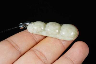 上海都达杂项专场103【全场包邮】  天然和田玉精雕《福豆》挂件73-135