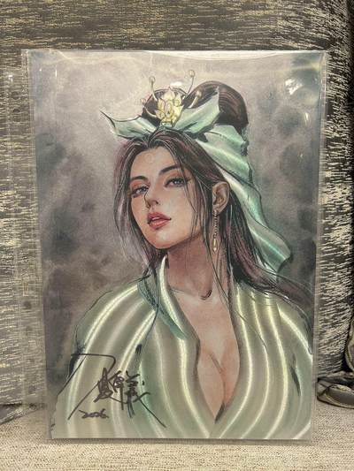 喜灰玩卡拍卖第八期，接拍品0佣金，欢迎送拍，释放现金流，让自己有资金可以购买更多喜欢的卡牌，让别的卡友能淘到更多心仪的卡牌 【亲签限编A4】 百里 港漫水浒 夏伟义老师亲签 限编048/050编 特卡扈三娘 A4折光粗闪 大卡 