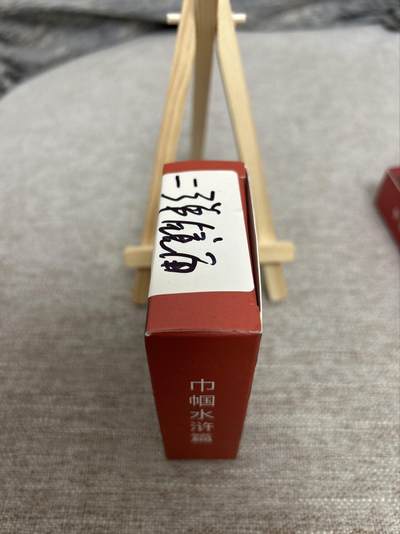 喜灰玩卡拍卖第八期，接拍品0佣金，欢迎送拍，释放现金流，让自己有资金可以购买更多喜欢的卡牌，让别的卡友能淘到更多心仪的卡牌 卡德曼 巾帼水浒 第二弹 镜面  全新未拆封 不包官瑕