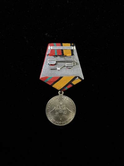 戎马世界章牌大赏第115期 俄罗斯国防部17版一级圆满复习奖章，莫斯科冲压厂厂标