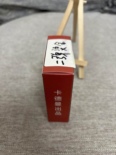 喜灰玩卡拍卖第八期，接拍品0佣金，欢迎送拍，释放现金流，让自己有资金可以购买更多喜欢的卡牌，让别的卡友能淘到更多心仪的卡牌 卡德曼 巾帼水浒 第二弹 烫金粗闪 全新未拆封 不包官瑕