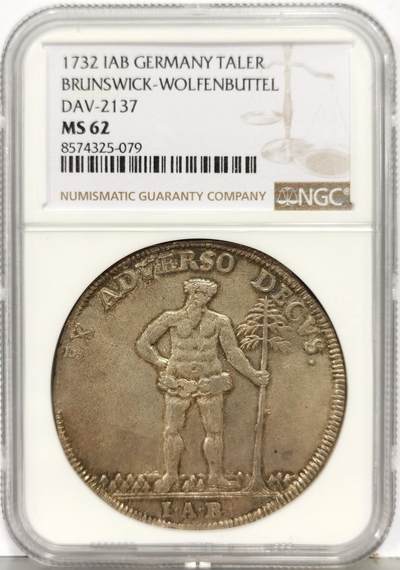 博洋堂“生趣盎然”4月精品专场暨第169期（全场包邮） NGC MS62 N、P双料唯一冠军分数！1732年不伦瑞克野人大泰勒。无需多言的顶级状态。非常经典的欧洲五彩包浆，原光极为明显，野人上的所有细节都得到了体现，纹章繁复颇有中世纪特色。作为16-19世纪不伦瑞克最为知名的系列，野人泰勒每一枚高分在海外市场都是天价。国内目前没见到过比这枚分数更高，状态更好的早期野人泰勒，同D-2137的1733年61分野人泰勒在上周wag含佣金到手15000人民币，