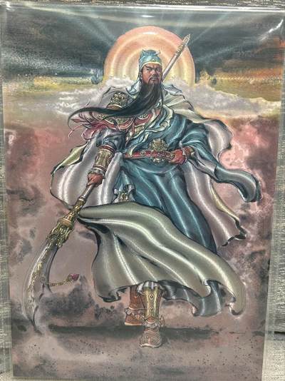 喜灰玩卡拍卖第八期，接拍品0佣金，欢迎送拍，释放现金流，让自己有资金可以购买更多喜欢的卡牌，让别的卡友能淘到更多心仪的卡牌 【A4限编】 百里港漫水浒 夏伟义老师绘 关胜 A4大卡 限编 080/396编 折光粗闪