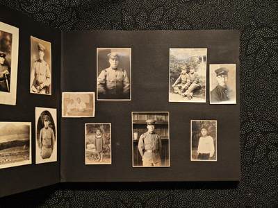 东亚欧洲主题杂货徽章勋章拍卖⑩ （五一大拍350+） 日军相册一本 大量军队照片 战马武器军舰东乡合影 大约200张 （此处出价）