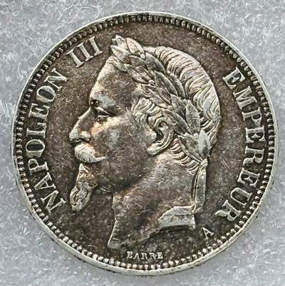 文馨钱币收藏第 303 场，【五一钱币荟，收藏盛宴】长期接代拍业务 好品 1870 年法国拿破仑三世 5 法郎大银币，五彩包浆，光度完美，第三版关门年份，也是最后一枚，品相不错值得收藏 25 克 900 银