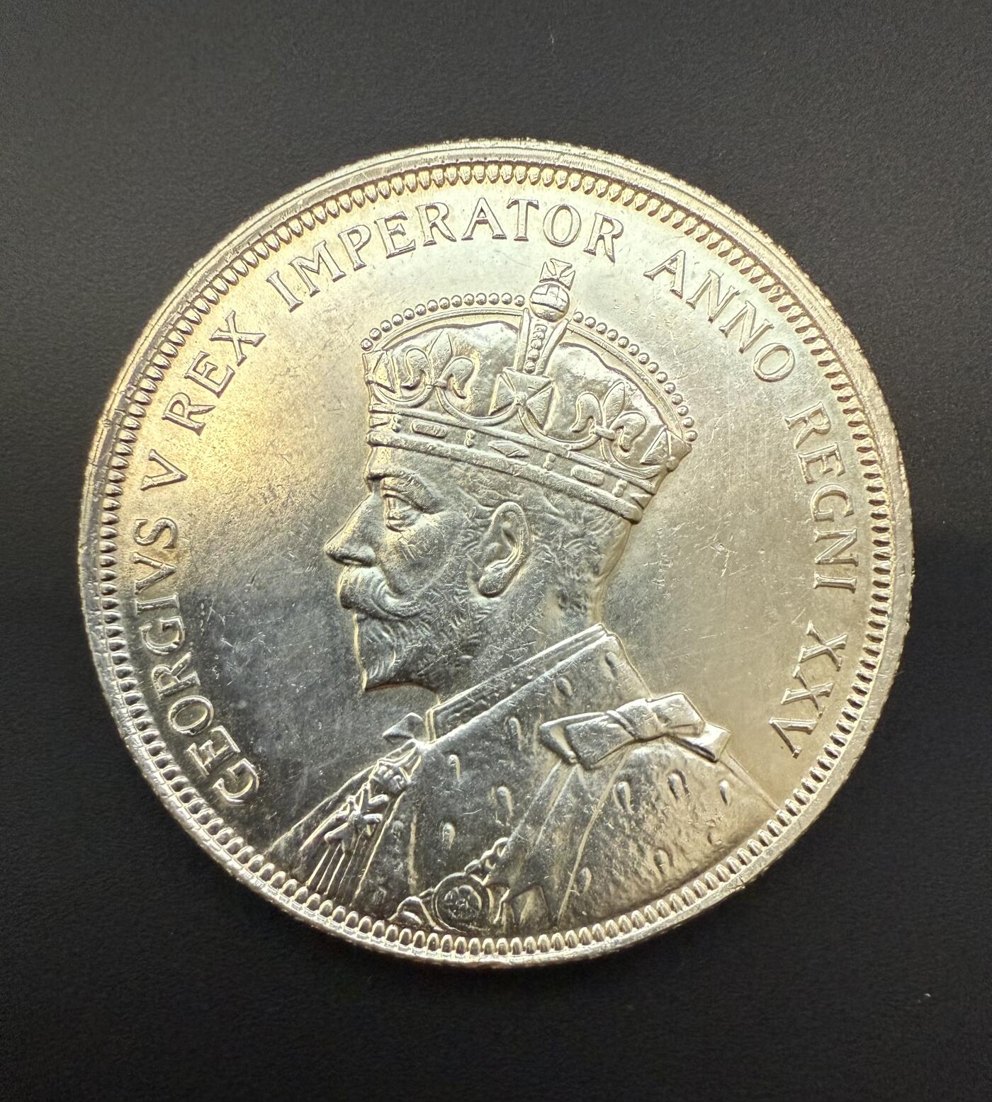 【周六 19:30】乾藏阁外国银币专场・裸币 / 评级币 + 银章铜章 保真包老 加拿大 1935 年乔治五世登基 25 周年 1 元银币 首枚划船大银币