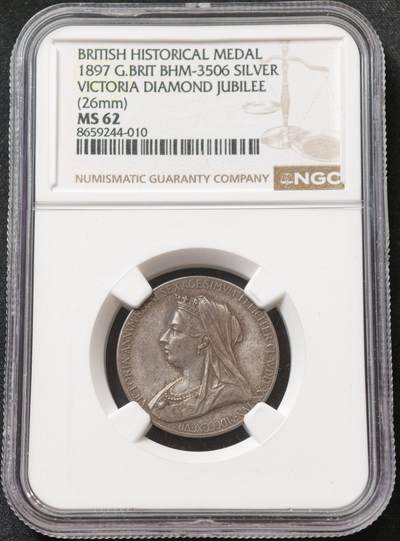 甄臻铺-世界币章拍卖（第61期），送拍享返佣金等优惠多多 - NGC MS62 英国1897年维多利亚女王加冕60周年纪念银章，双面五彩，相当漂亮的包浆。