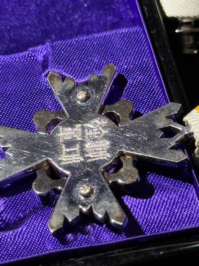 戎马世界章牌大赏第115期 六等瑞宝章，荣典前最后一版，插针略带库存纸盒