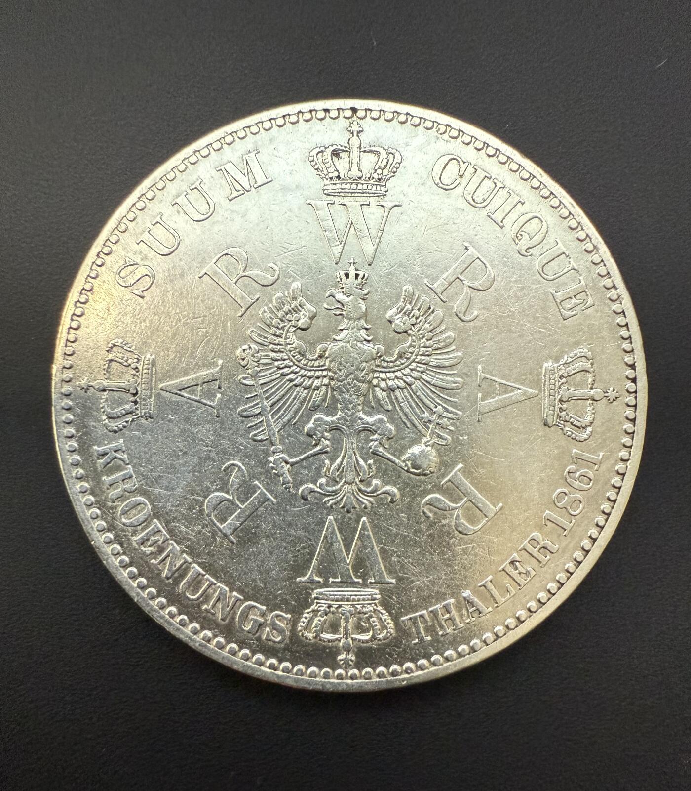 【周六 19:30】乾藏阁外国银币专场・裸币 / 评级币 + 银章铜章 保真包老 普鲁士 1861 年加冕泰勒 近未流通状态 双头像欧洲大银币