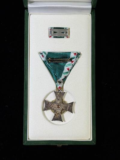 戎马世界章牌大赏第115期 匈牙利一级国土防卫奖章