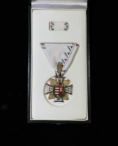 戎马世界章牌大赏第115期 匈牙利一级军官服役奖章