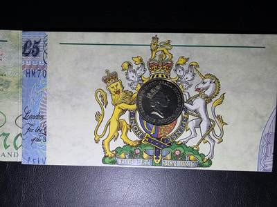 叁拾收藏第36期 英国96年5镑 纪念册  含一枚硬币  UNC