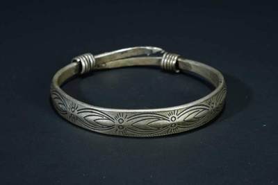 上海都达杂项专场103【全场包邮】  镀银刻花活口手镯71-313