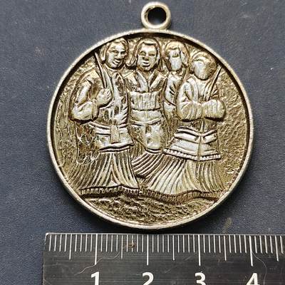 【全场包邮】纯粹捡漏拍522场 【旅游纪念章】高松塚古坟东侧壁画妇人群像旅游纪念章