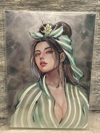 喜灰玩卡拍卖第八期，接拍品0佣金，欢迎送拍，释放现金流，让自己有资金可以购买更多喜欢的卡牌，让别的卡友能淘到更多心仪的卡牌 【限编】百里  港漫水浒 夏伟义老师绘 特卡 扈三娘 限编 268/396编 A4折光粗闪大卡