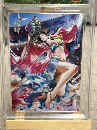 喜灰玩卡拍卖第八期，接拍品0佣金，欢迎送拍，释放现金流，让自己有资金可以购买更多喜欢的卡牌，让别的卡友能淘到更多心仪的卡牌 【兑换卡】 燎原三国 龙骧虎跃 兑换卡  巴丁老师绘 貂蝉 炫彩