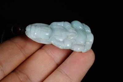 上海都达杂项专场103【全场包邮】  天然冰绿种翡翠（A货）精雕《观音》挂件71-276