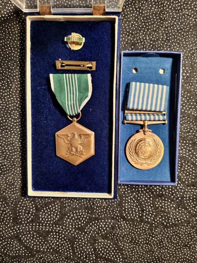 东亚欧洲主题杂货徽章勋章拍卖⑩ （五一大拍350+） 美国朝鲜战争勋章一套 第五航空队空军技术军士 带原盒实发