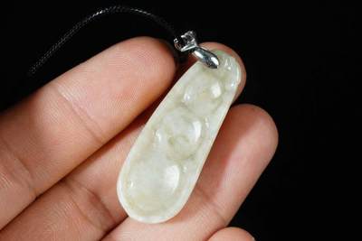 上海都达杂项专场103【全场包邮】  天然和田玉精雕《福豆》挂件73-135