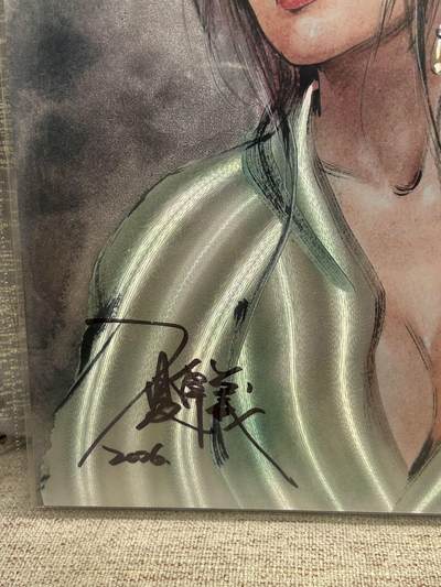 喜灰玩卡拍卖第八期，接拍品0佣金，欢迎送拍，释放现金流，让自己有资金可以购买更多喜欢的卡牌，让别的卡友能淘到更多心仪的卡牌 【亲签限编A4】 百里 港漫水浒 夏伟义老师亲签 限编048/050编 特卡扈三娘 A4折光粗闪 大卡 