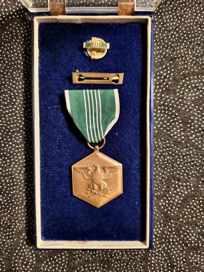 东亚欧洲主题杂货徽章勋章拍卖⑩ （五一大拍350+） 美国朝鲜战争勋章一套 第五航空队空军技术军士 带原盒实发