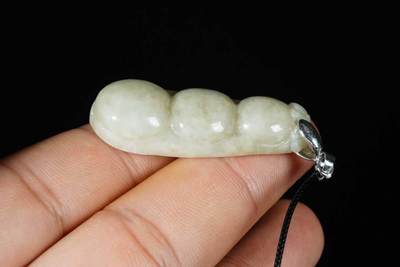 上海都达杂项专场103【全场包邮】  天然和田玉精雕《福豆》挂件73-135