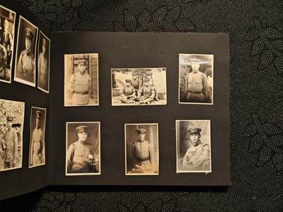 东亚欧洲主题杂货徽章勋章拍卖⑩ （五一大拍350+） 日军相册一本 大量军队照片 战马武器军舰东乡合影 大约200张 （此处出价）