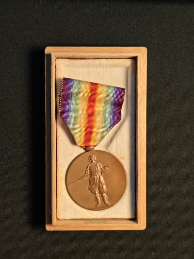 东亚欧洲主题杂货徽章勋章拍卖⑩ （五一大拍350+） 日本一战胜利 美品好盒