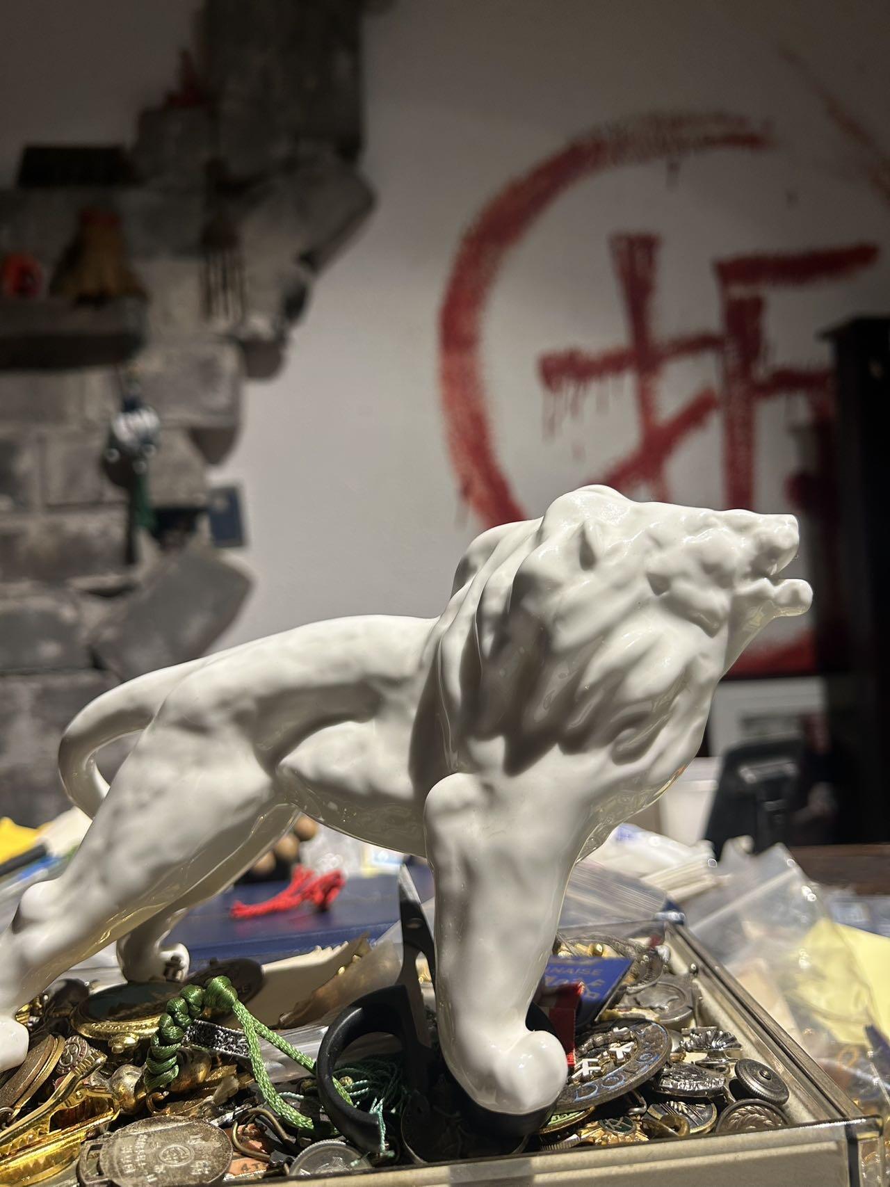 【罕见孤品】国际狮子会陶瓷狮子摆件