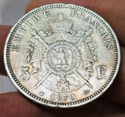 文馨钱币收藏第 303 场，【五一钱币荟，收藏盛宴】长期接代拍业务 好品 1870 年法国拿破仑三世 5 法郎大银币，五彩包浆，光度完美，第三版关门年份，也是最后一枚，品相不错值得收藏 25 克 900 银
