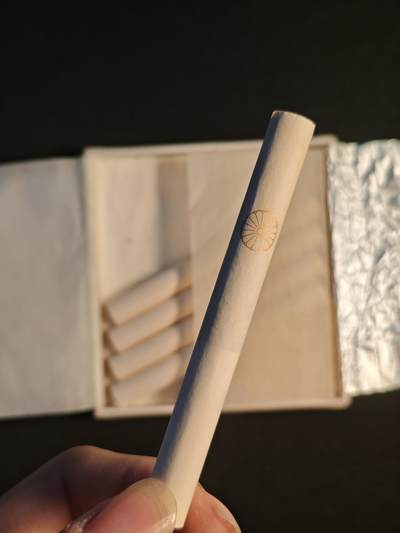 东亚欧洲主题杂货徽章勋章拍卖⑩ （五一大拍350+） 日本战时天皇御赐烟 极其少见