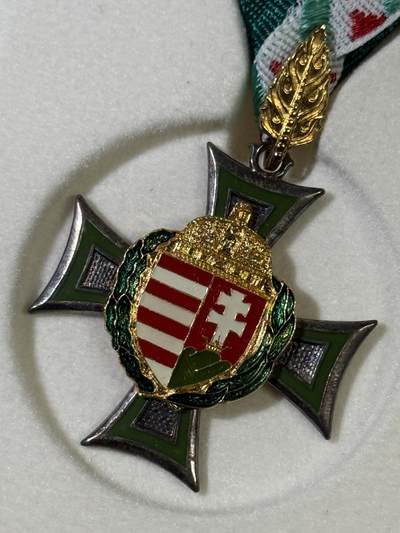 戎马世界章牌大赏第115期 匈牙利一级国土防卫奖章