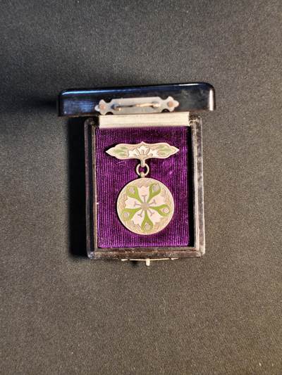 东亚欧洲主题杂货徽章勋章拍卖⑩ （五一大拍350+） 日本战时济生会绿叶特别会员章