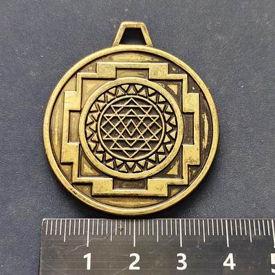 【全场包邮】纯粹捡漏拍522场 【纪念章】不知名护身符（AI说是所罗门密钥，请自行辨别）