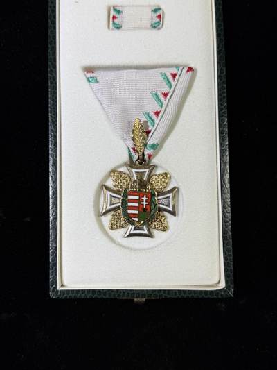 戎马世界章牌大赏第115期 匈牙利一级军官服役奖章