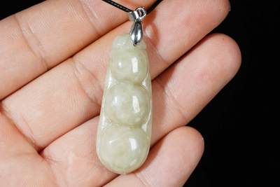 上海都达杂项专场103【全场包邮】  天然和田玉精雕《福豆》挂件73-135