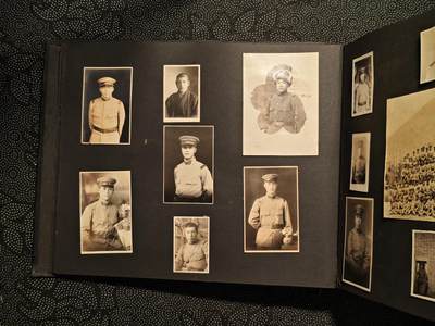 东亚欧洲主题杂货徽章勋章拍卖⑩ （五一大拍350+） 日军相册一本 大量军队照片 战马武器军舰东乡合影 大约200张 （此处出价）