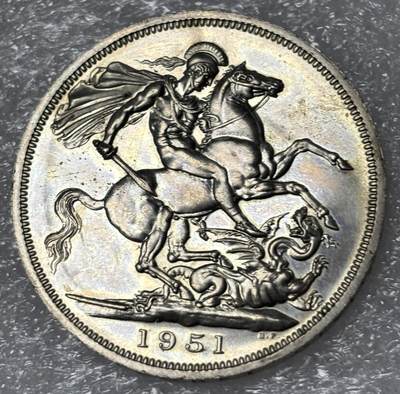 文馨钱币收藏第 303 场，【五一钱币荟，收藏盛宴】长期接代拍业务 全新 1951 年英国乔治六世圣乔治屠龙 5  先令纪念币，英国最后的马剑