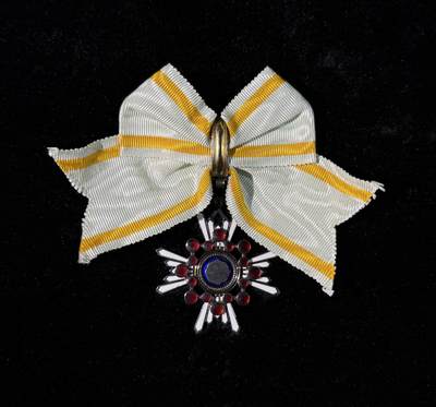 戎马世界章牌大赏第115期 日本勋五等瑞宝章，少见女版