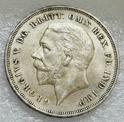 文馨钱币收藏第 303 场，【五一钱币荟，收藏盛宴】长期接代拍业务 原光底板 1935 年乔治五世木马剑 1 克朗大银币，独年份版 28.3 克 500 银，1935 年也是乔治五世登基银禧年（25 周年）最后一枚银质经典圣乔治屠龙图案纪念银币